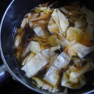 生姜風味のキノコとキャベツの黒酢スープ